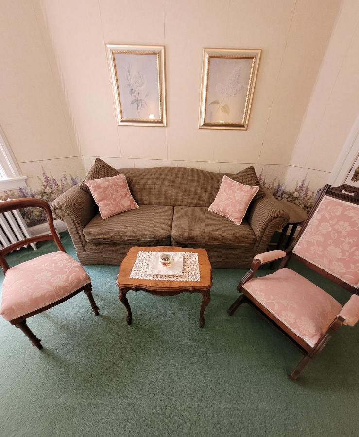 غانانوكي Ruby Manor Bed & Breakfast المظهر الخارجي الصورة