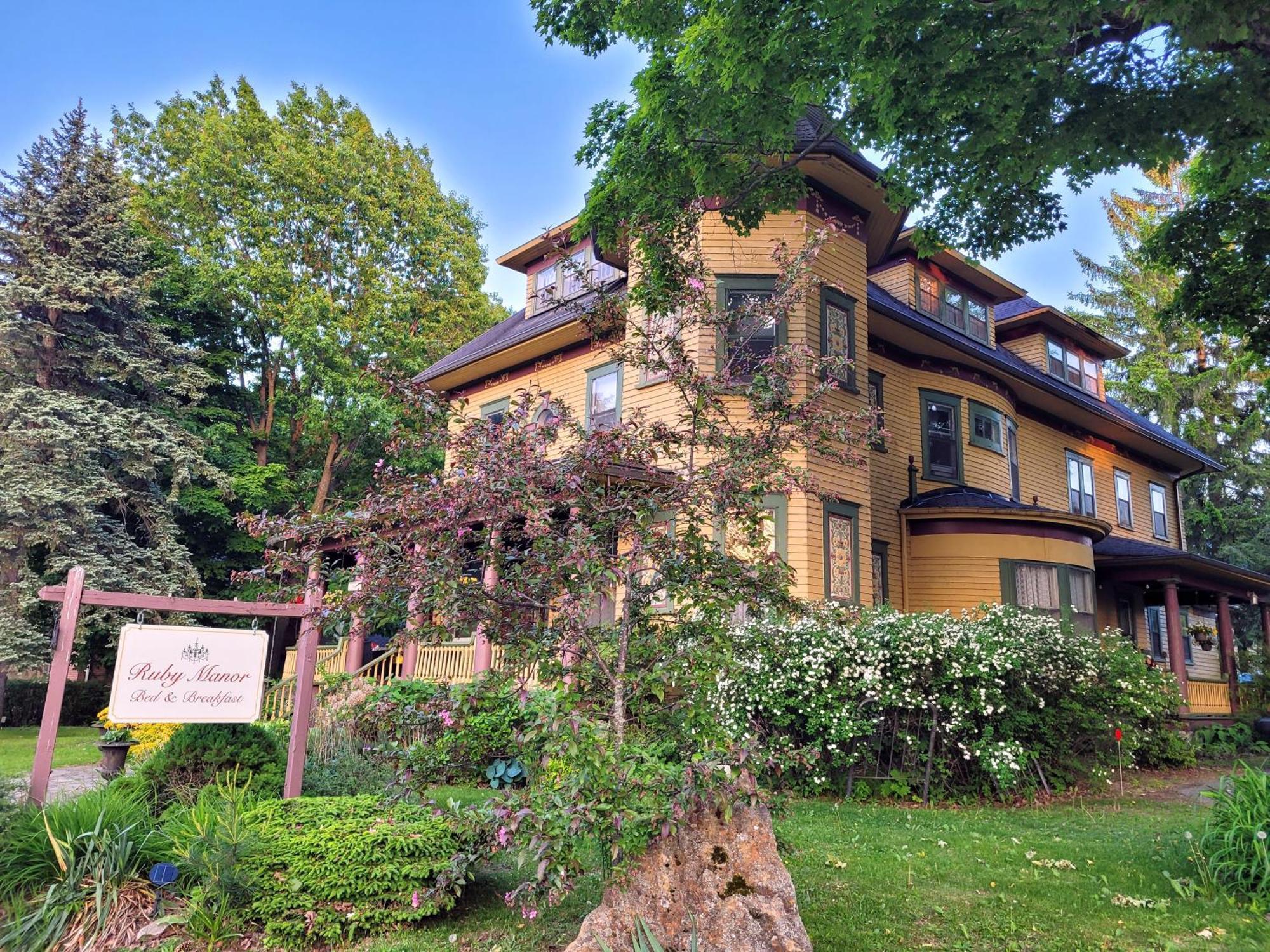 غانانوكي Ruby Manor Bed & Breakfast المظهر الخارجي الصورة